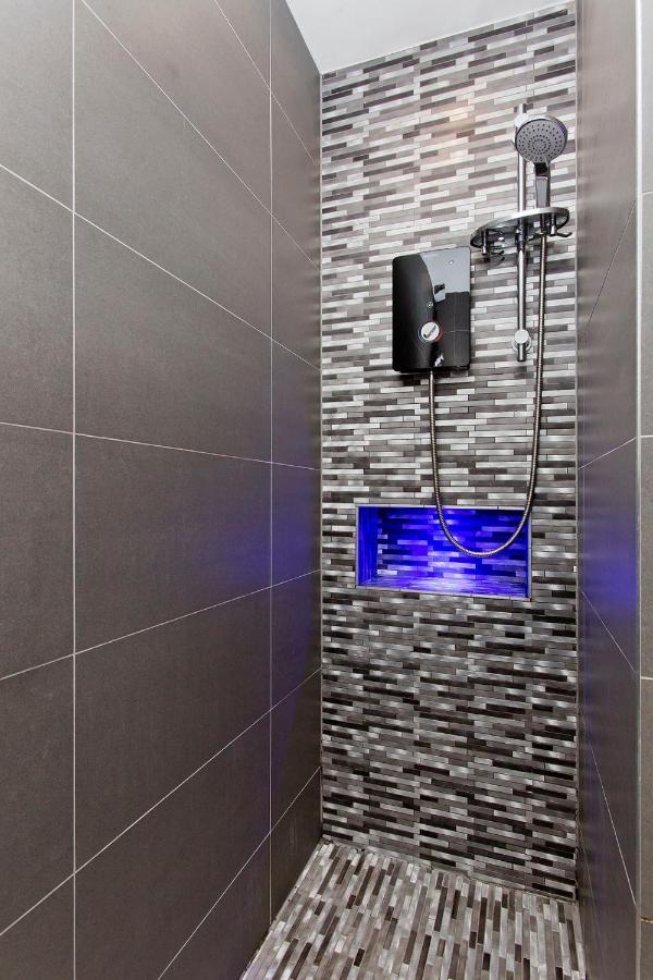 Ultra Modern, West End Village, Refurbished 1 Bed EDI Exterior photo